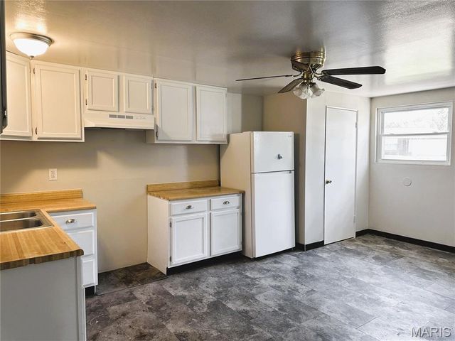 52 Villa Dr Drive, Granite City, IL 62040