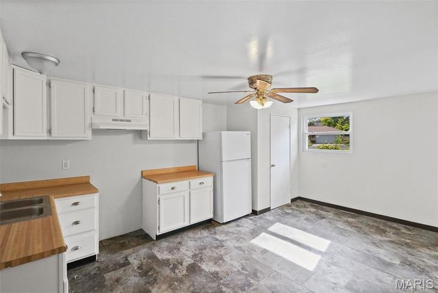52 Villa Dr Drive, Granite City, IL 62040