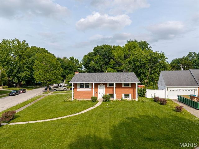 52 Villa Dr Drive, Granite City, IL 62040