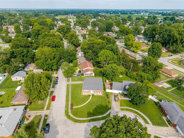 52 Villa Dr Drive, Granite City, IL 62040