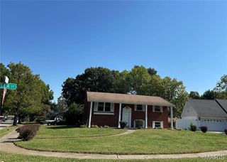 52 Villa Dr Drive, Granite City, IL 62040