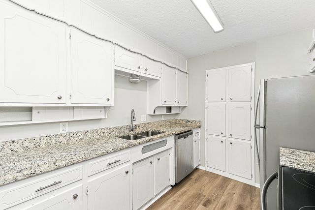 656 Sue Ann Lane, Burleson, TX 76028