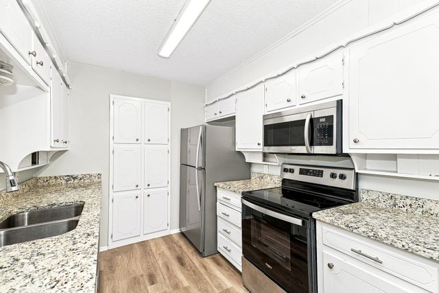 656 Sue Ann Lane, Burleson, TX 76028
