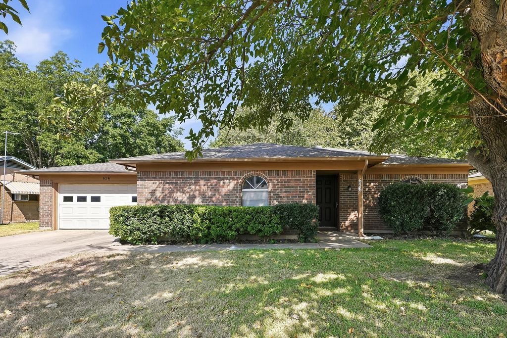 656 Sue Ann Lane, Burleson, TX 76028
