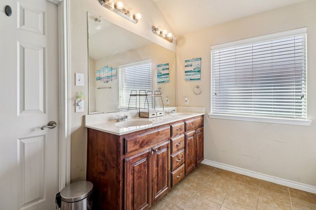 8221 Mule Deer Run, Fort Worth, TX 76179