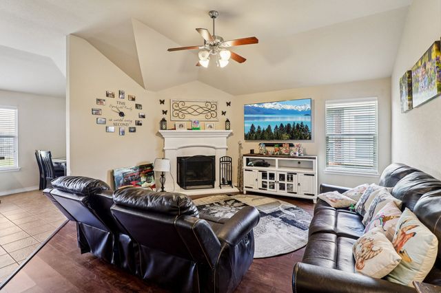 8221 Mule Deer Run, Fort Worth, TX 76179