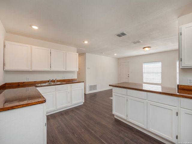 1051 Fitch St, San Antonio, TX 78211