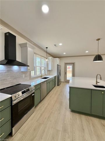 1532 Harvest Drive, Winston-salem, NC 27101