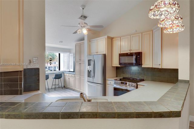 101 Sea Oats Dr H, Juno Beach, FL 33408