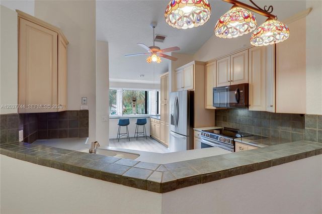 101 Sea Oats Dr H, Juno Beach, FL 33408