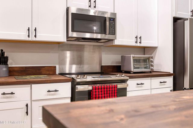 301 Summer Oaks Drive, Lamar, MS 38642