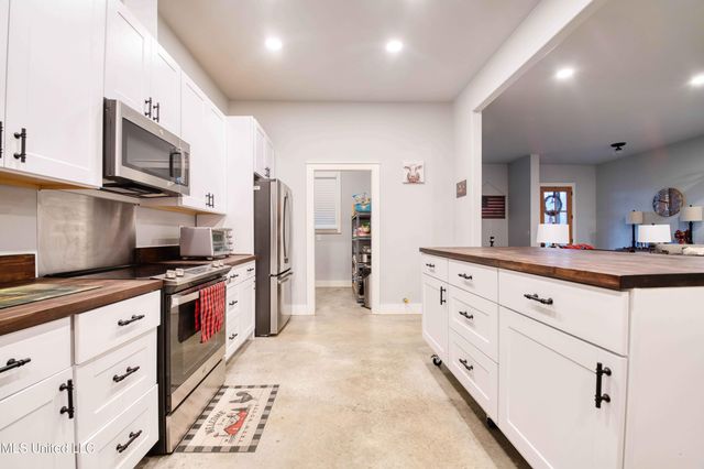 301 Summer Oaks Drive, Lamar, MS 38642