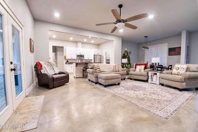 301 Summer Oaks Drive, Lamar, MS 38642