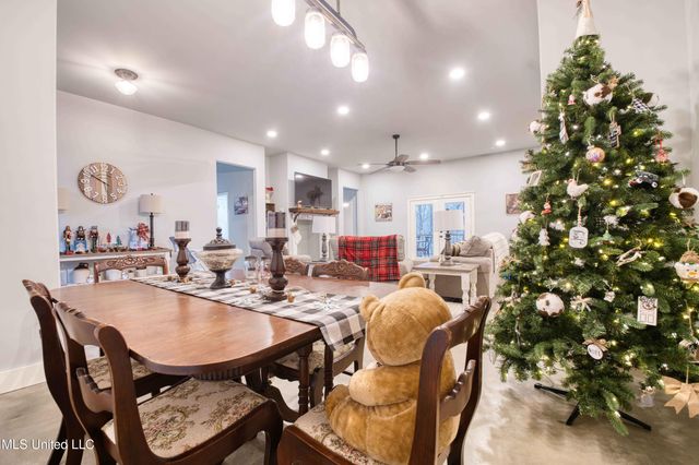 301 Summer Oaks Drive, Lamar, MS 38642