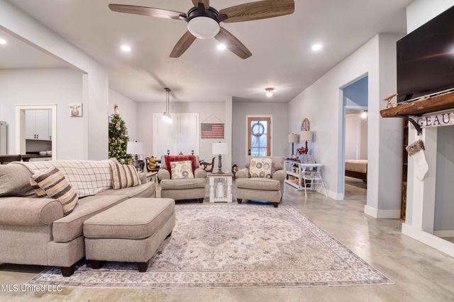 301 Summer Oaks Drive, Lamar, MS 38642