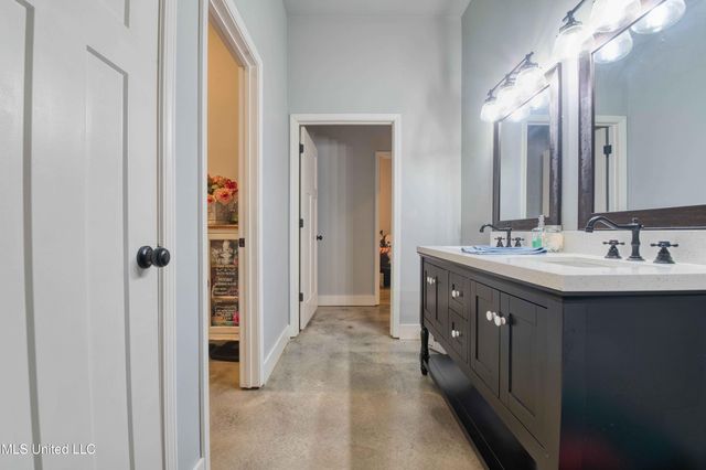 301 Summer Oaks Drive, Lamar, MS 38642