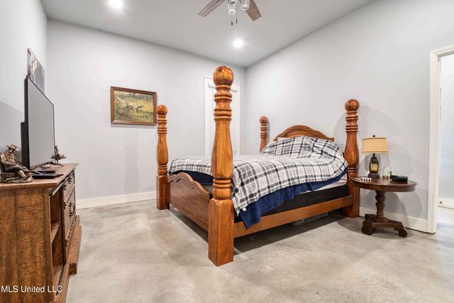 301 Summer Oaks Drive, Lamar, MS 38642