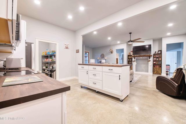 301 Summer Oaks Drive, Lamar, MS 38642