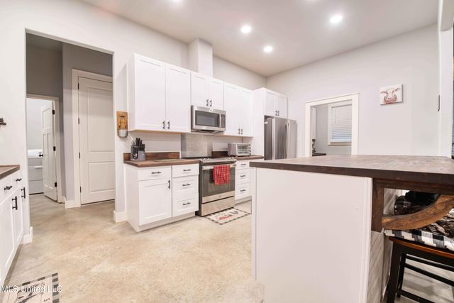 301 Summer Oaks Drive, Lamar, MS 38642