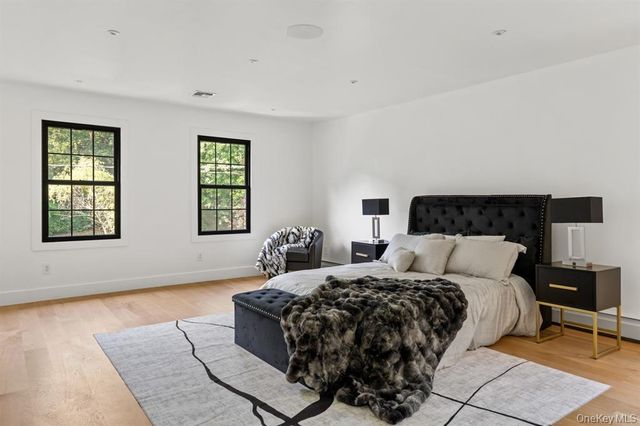 33 High Farms Road, Glen Head, NY 11545