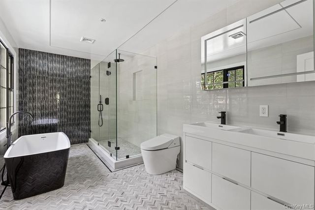 33 High Farms Road, Glen Head, NY 11545