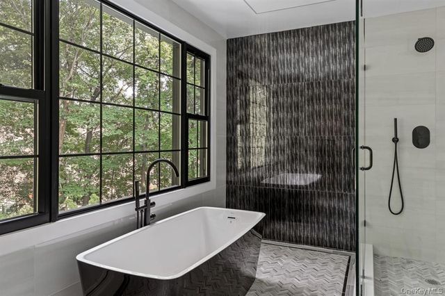 33 High Farms Road, Glen Head, NY 11545