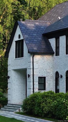 33 High Farms Road, Glen Head, NY 11545