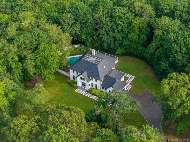 33 High Farms Road, Glen Head, NY 11545