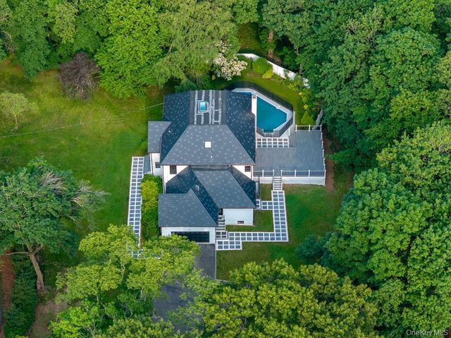 33 High Farms Road, Glen Head, NY 11545