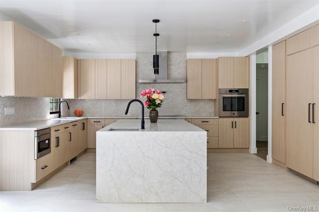 33 High Farms Road, Glen Head, NY 11545