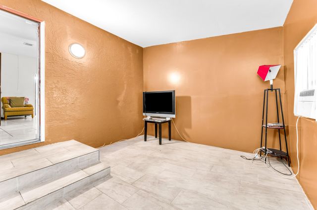 146 SE 5TH Avenue, Boynton Beach, FL 33435