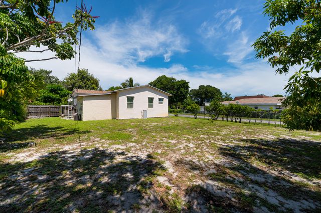 146 SE 5TH Avenue, Boynton Beach, FL 33435