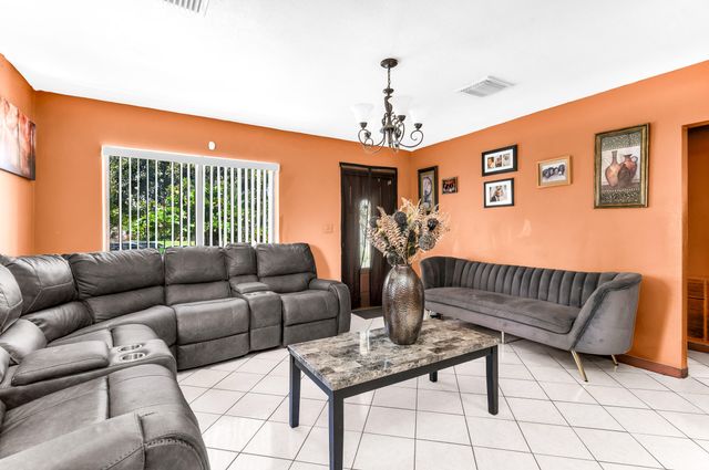 146 SE 5TH Avenue, Boynton Beach, FL 33435