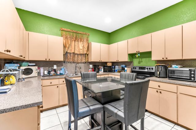 146 SE 5TH Avenue, Boynton Beach, FL 33435
