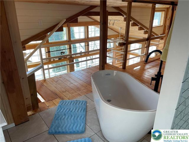 6023 Del Haven Road, Lower Mt Bethel Twp, PA 18013