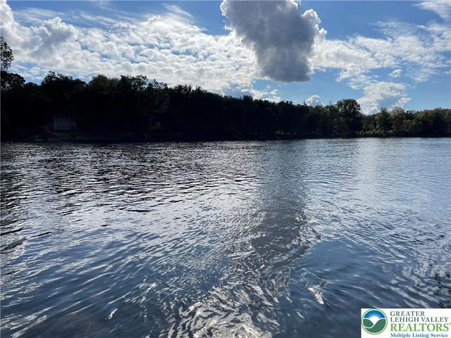 6023 Del Haven Road, Lower Mt Bethel Twp, PA 18013