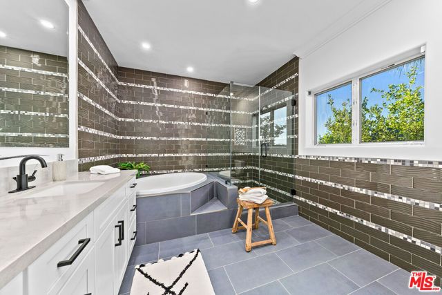 16053 SABANA Lane, Encino (los Angeles), CA 91436