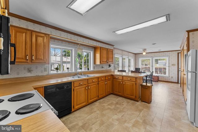 365 W 6TH ST, Red Hill, PA 18076