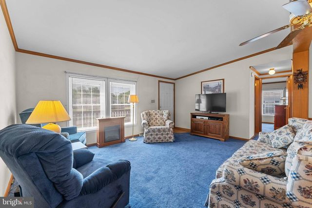 365 W 6TH ST, Red Hill, PA 18076