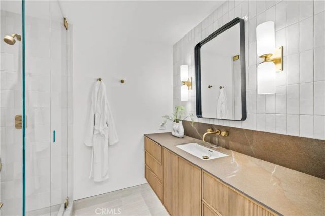 1075 Granville Drive, Newport Beach, CA 92660