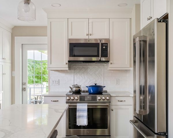 54 Endicott Rd, Stoneham, MA 02180