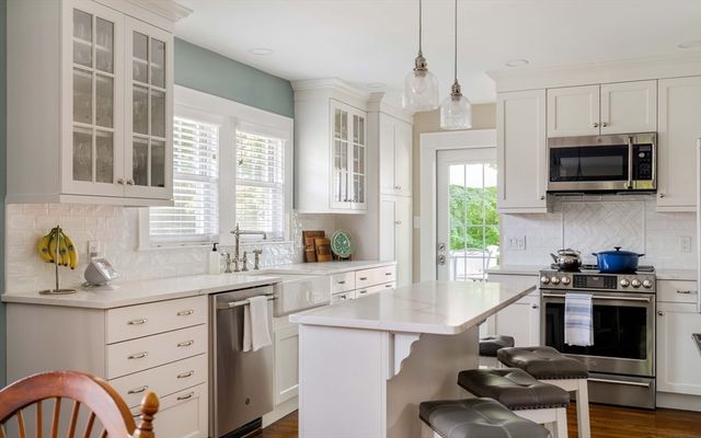54 Endicott Rd, Stoneham, MA 02180