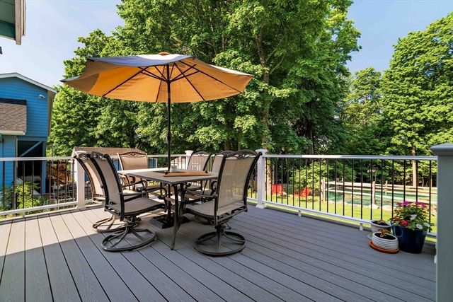 54 Endicott Rd, Stoneham, MA 02180