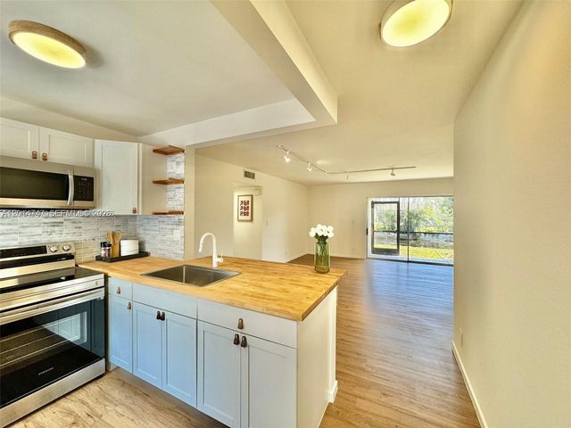 715 Gardens Dr 103, Pompano Beach, FL 33069