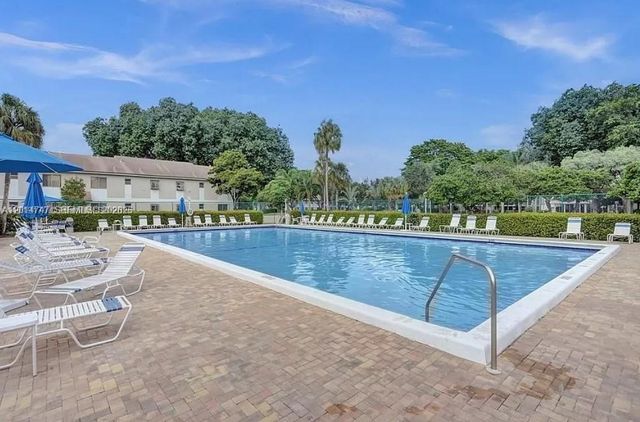 715 Gardens Dr 103, Pompano Beach, FL 33069