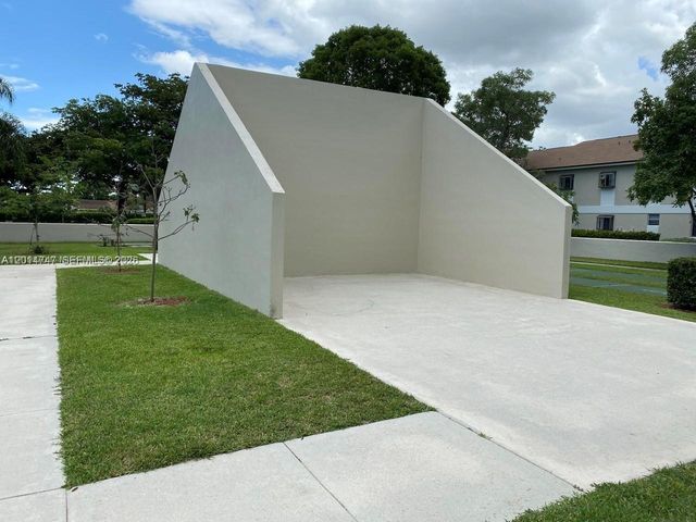 715 Gardens Dr 103, Pompano Beach, FL 33069