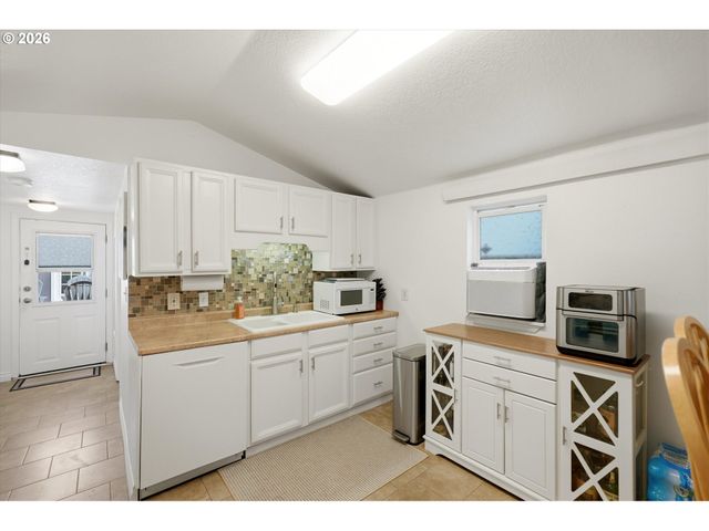 5741 Se OGDEN St, Portland, OR 97206