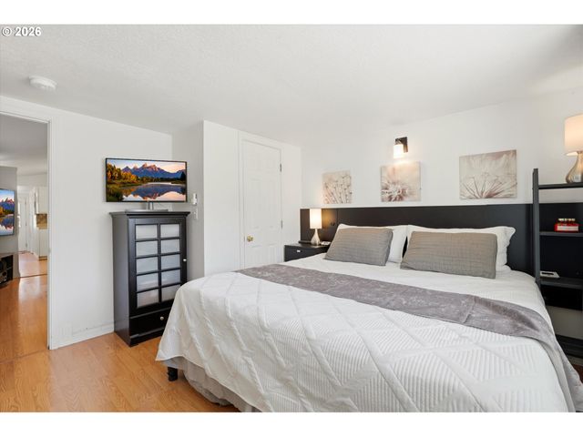5741 Se OGDEN St, Portland, OR 97206