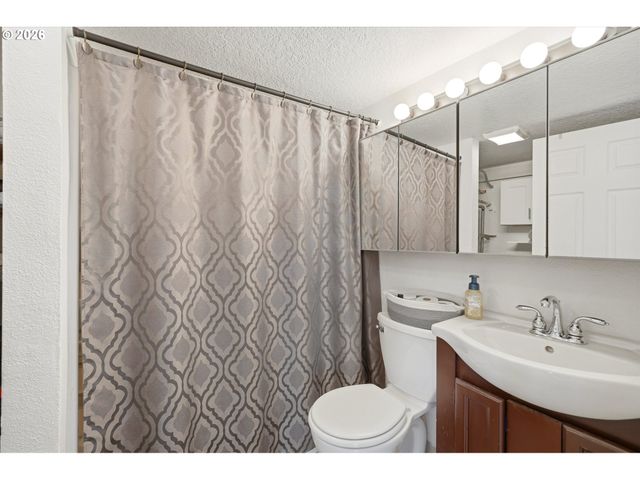 5741 Se OGDEN St, Portland, OR 97206