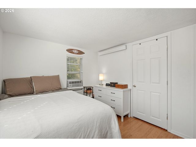 5741 Se OGDEN St, Portland, OR 97206